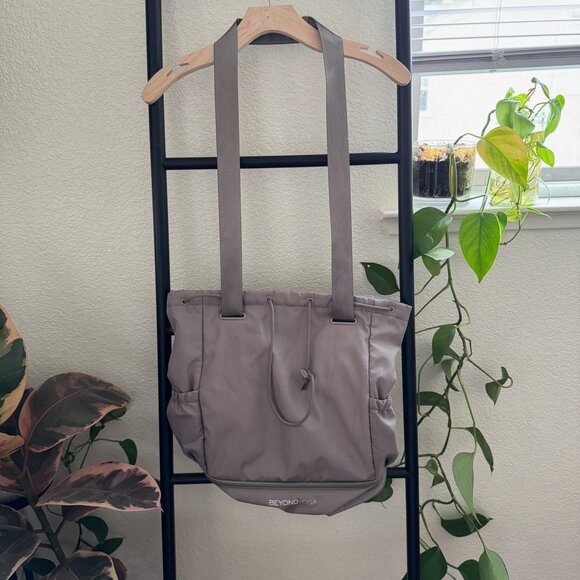 Beyond Yoga Light Purple Yoga, Gym, or Diaper Bag - Picture 2 of 6